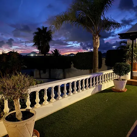 فيلة Dora Bella Lanzarote