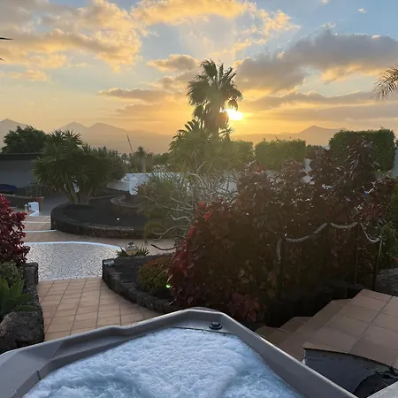 Dora Bella Lanzarote Villa *