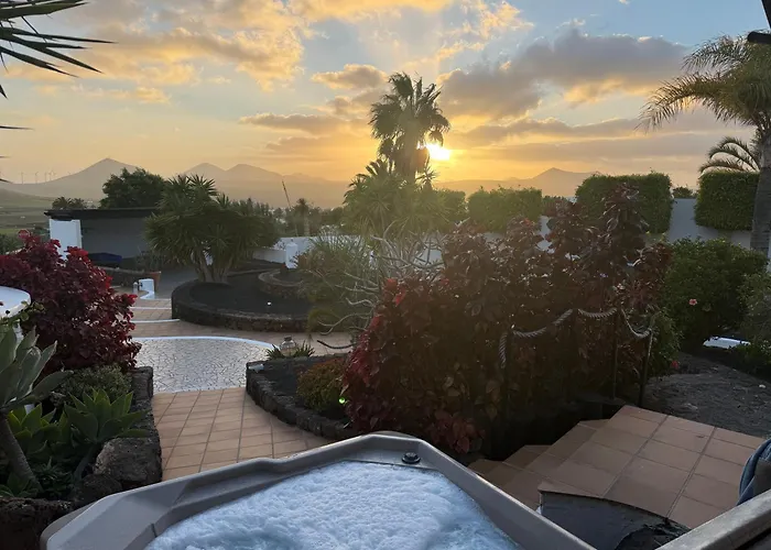 Dora Bella Lanzarote Villa *